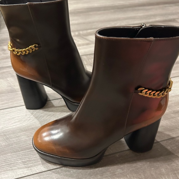 Michael Kors Brown Leather Heeled Boots with Gold Chain NWOB - Picture 6 of 10